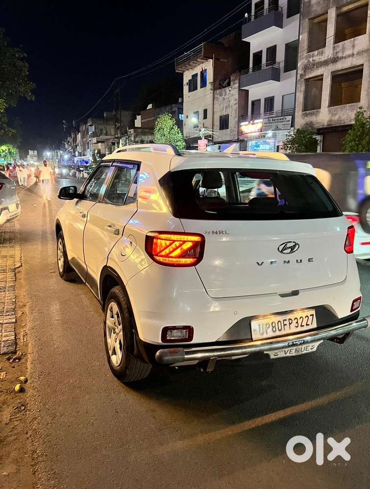 Hyundai Venue 2020 Petrol Well Maintained