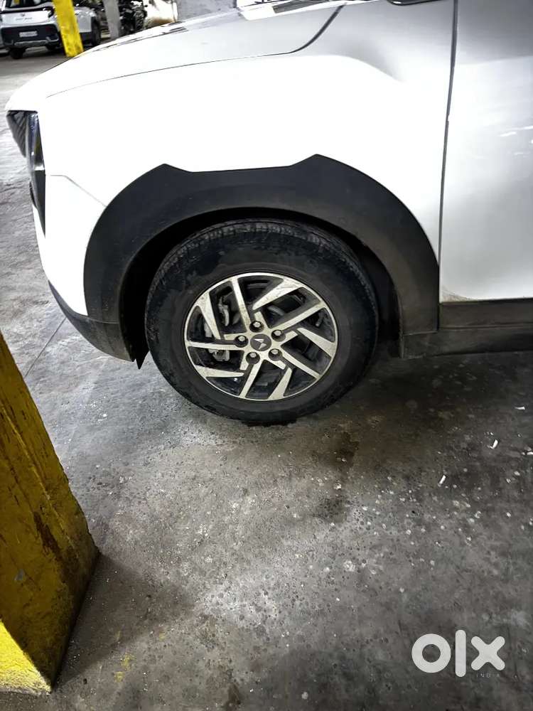Brand New Xuv 3xo Ax5 Diesel Manual White Colour