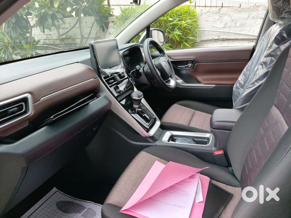 Toyota Innova Hycross