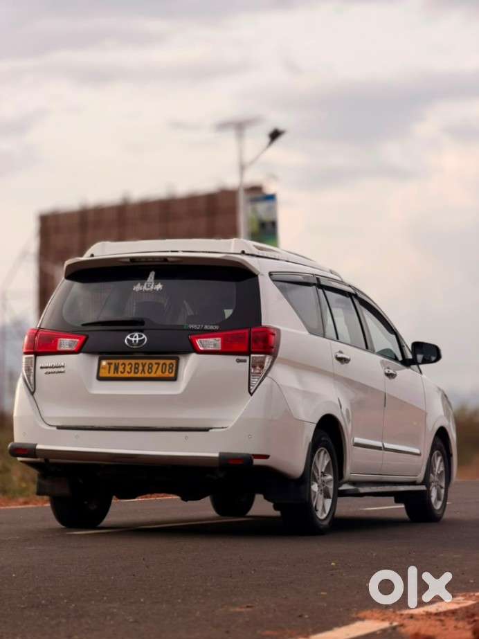 Toyota Innova Crysta [2020-ongoing] 2.4 Gx 8 Str, 2023, Diesel