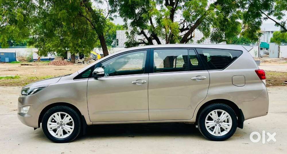 Toyota Innova Crysta 2.8 Zx At 7 Seater, 2016, Diesel