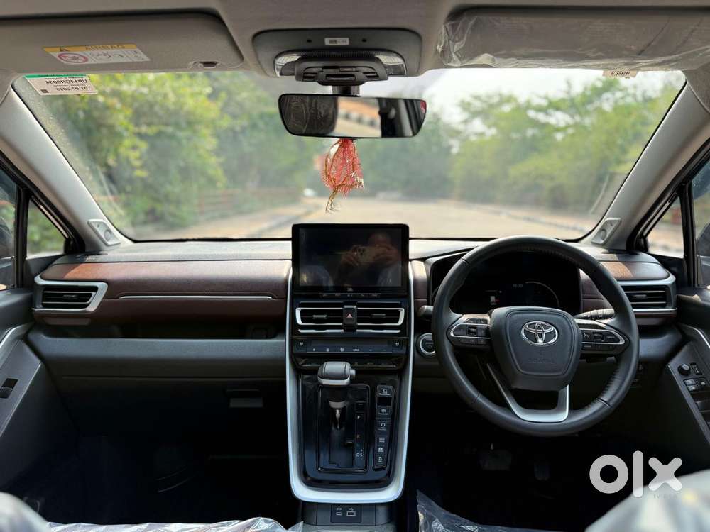 Toyota Innova Hycross 2.0 Zx Hybrid 7 Str, 2025, Petrol