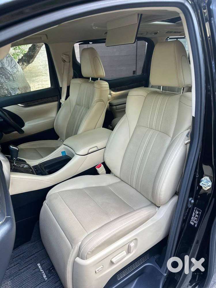 Toyota Vellfire 2.5 Executive Lounge, 2023, Petrol