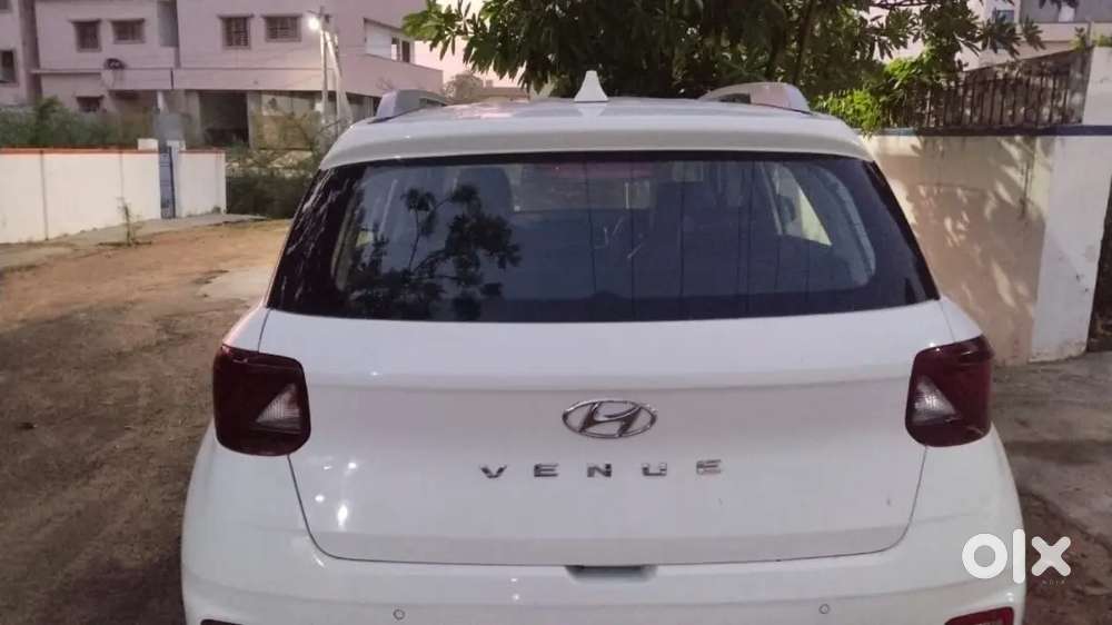 Hyundai Venue 1.2 Plus 2021 Petrol Manual