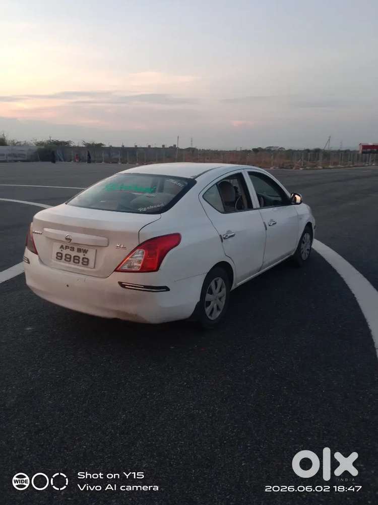 Nissan Sunny 2012