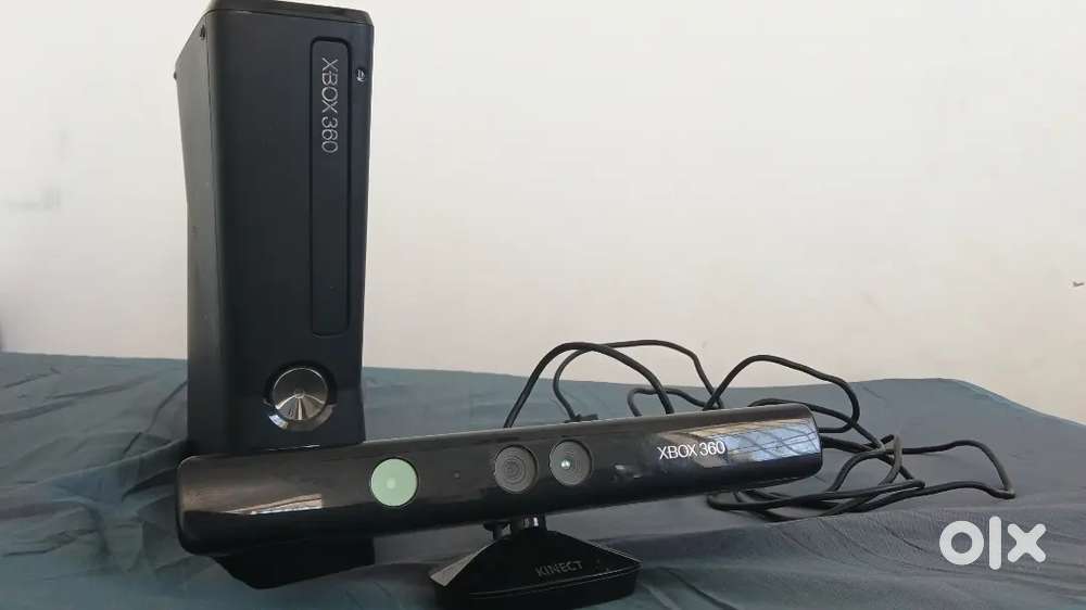 Xbox 360 Console + Wireless Controller + Kinect Sensor | Urgent Sale