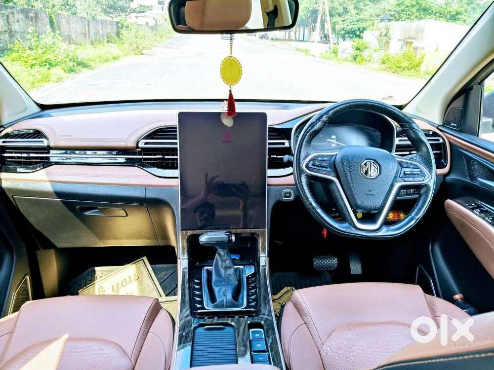 Mg Hector Plus Savvy Pro 1.5 Turbo Petrol Cvt 6 Str Dual Tone, 2023,..