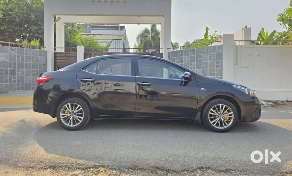 Toyota Corolla Altis 2010-2013 Gl, 2015, Petrol