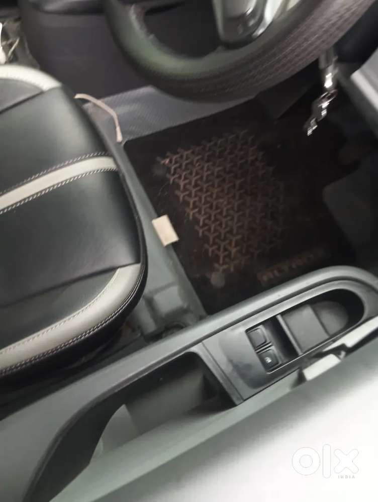 Tata Altroz Xe Petrol