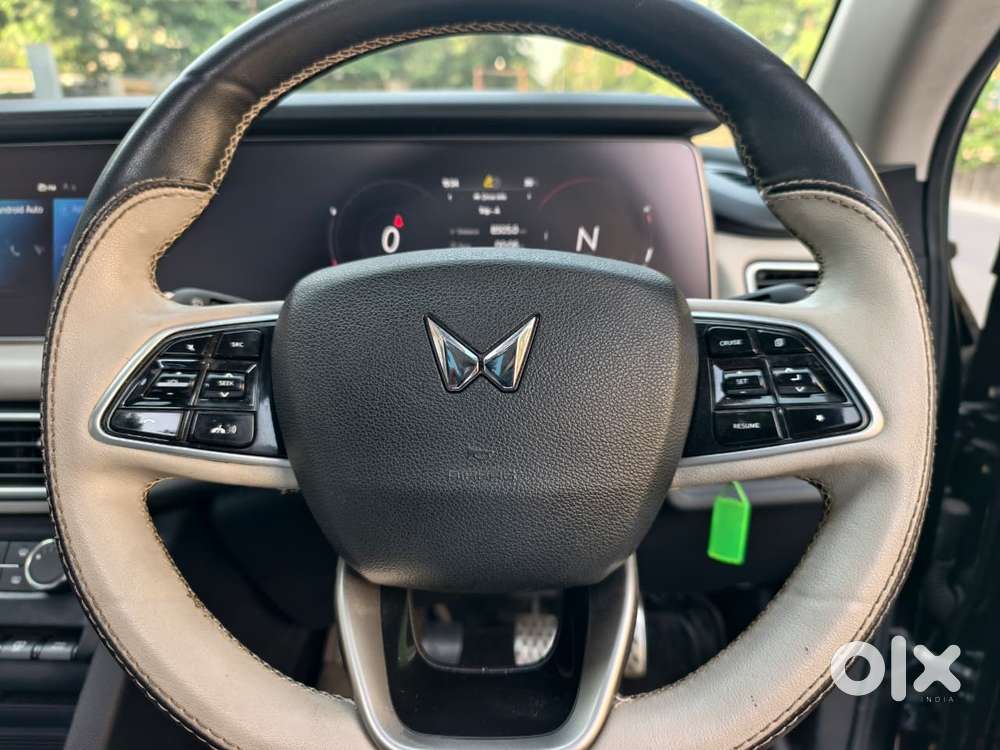 Mahindra Xuv700 2.0 Ax 5 Petrol Mt Str, 2024, Diesel