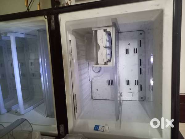Whirlpool brand 310ltr gross capacity refrigerator