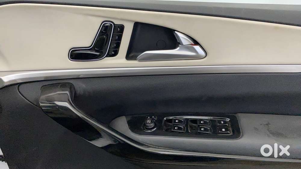 Mahindra Xuv700 2.0 Ax 7 Petrol At Luxury Pack Str, 2022, Petrol