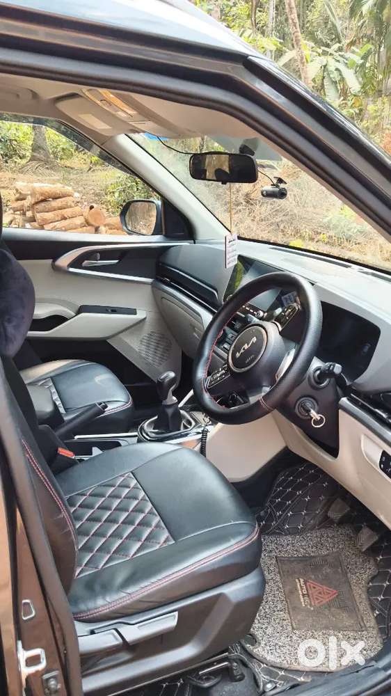 Kia Carens 2023 Petrol 26500 Km Driven
