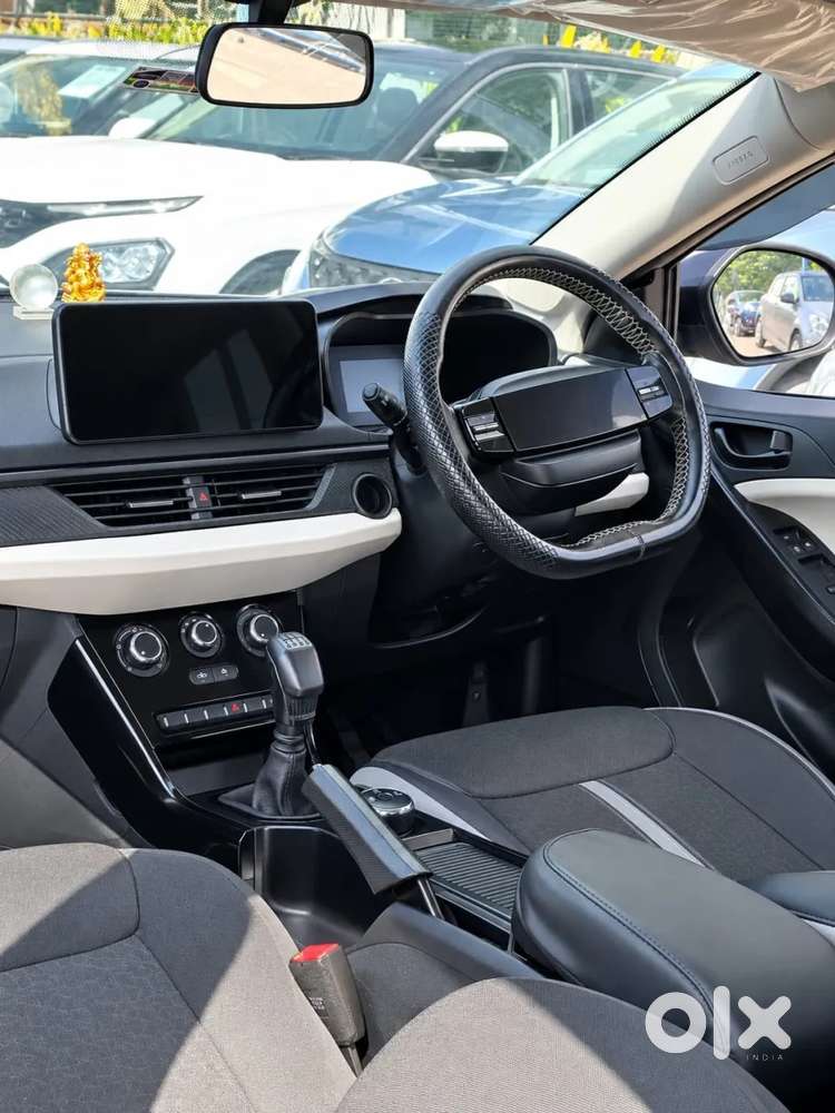 Tata Nexon, 2025, Petrol