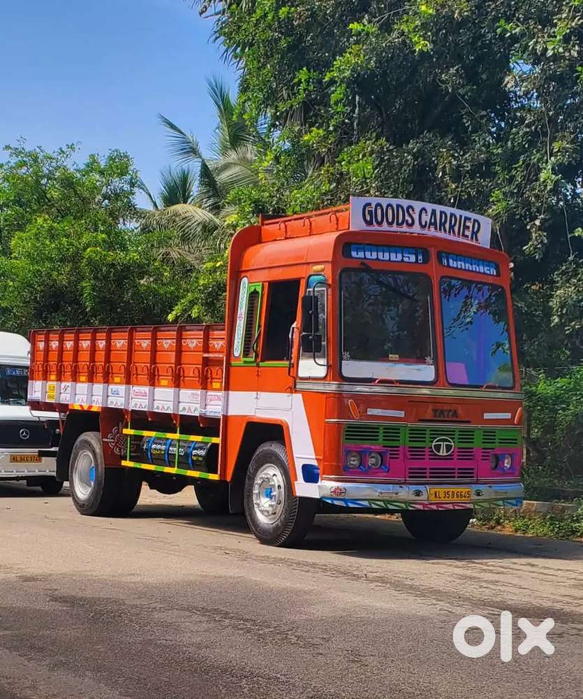 Tata benz six wheel lorry/ NEW fitness and New body