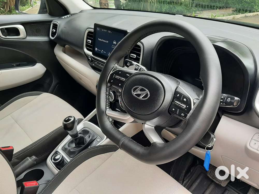 Hyundai Venue 1.0 S (o) Turbo Dct, 2023, Petrol