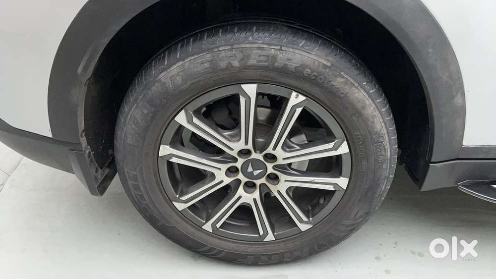 Mahindra Xuv700 2.0 Ax 7 Petrol At Str, 2021, Petrol