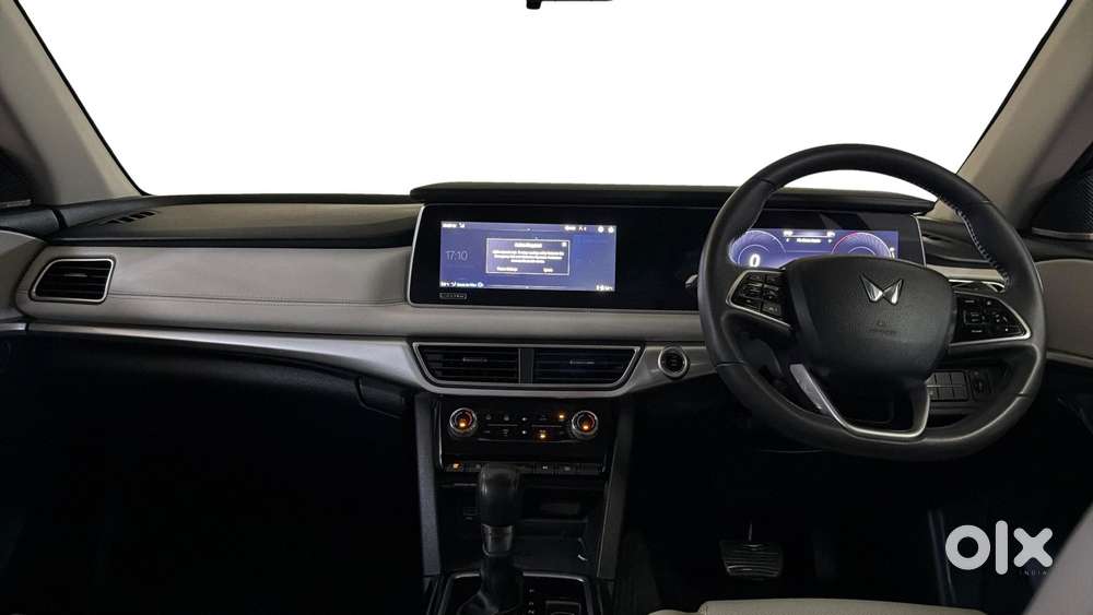 Mahindra Xuv700 2.0 Ax 7 Petrol At Luxury Pack Str, 2022, Petrol