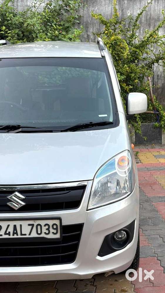 Maruti Suzuki Wagon R Vxi Amt1.2, 2017, Petrol