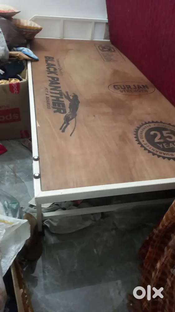 4 Iron Beds with Matteress