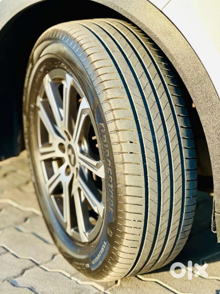 Mahindra Xuv700 2.2 Ax 7 Diesel At Str, 2023, Diesel