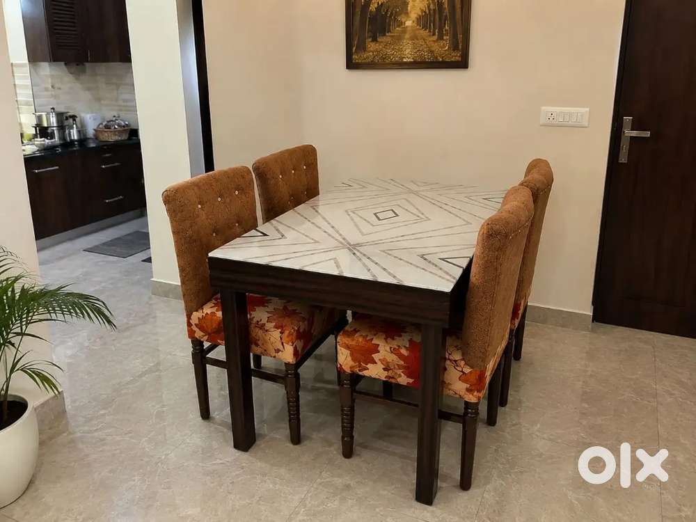 Dining table at minimum price