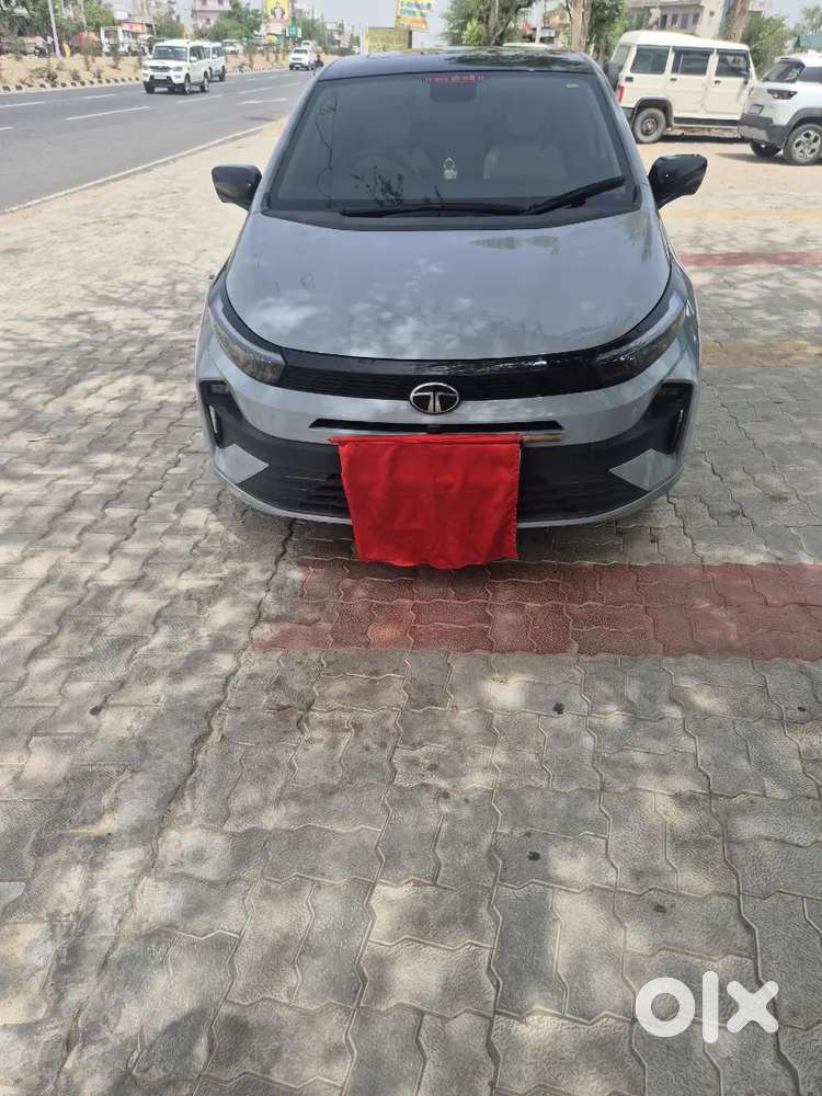 Tata Altroz 2025 Petrol Well Maintained Fully Loaded Automatic