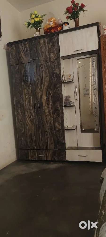 WOODEN ALMIRAH