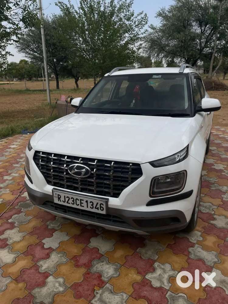Hyundai Venue 2022 Petrol 30000 Km Driven