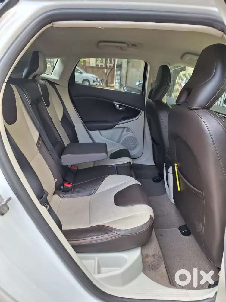 Volvo V40 Cross Country T4 Momentum, 2016, Petrol