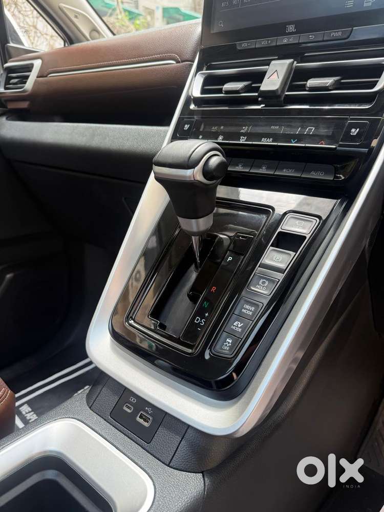 Toyota Innova Hycross 2.0 Zx Hybrid 7 Str, 2024, Petrol