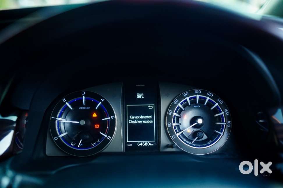 Toyota Innova Crysta 2.4 V, 2016, Diesel