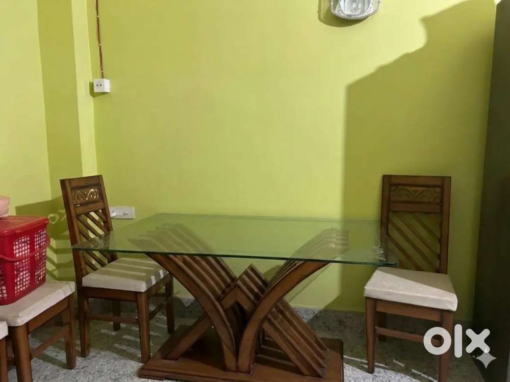Dining table with 6 chairs