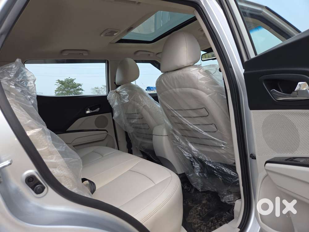 Mahindra Xuv300 W8 Option Dual Tone, 2023, Petrol