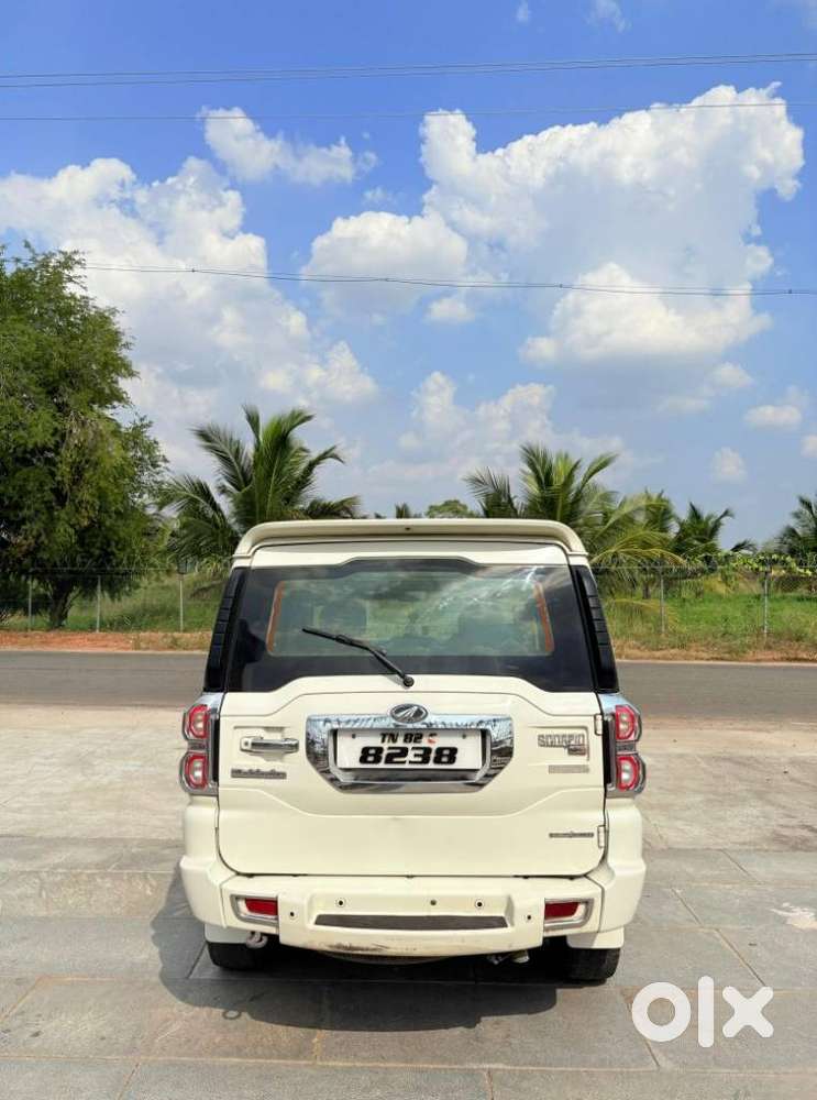Mahindra Scorpio S10, 2017, Petrol