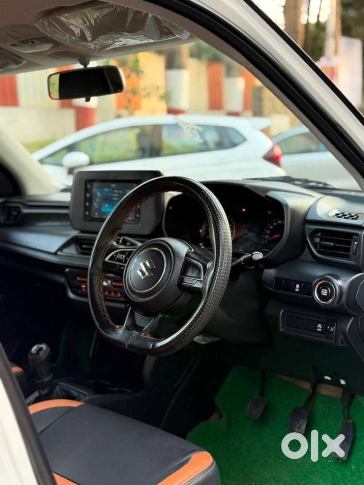 Maruti Suzuki Swift Vxi + Manual, 2024, Petrol