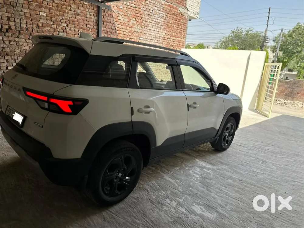 2022 Breeza Zxi Smart Hybrid