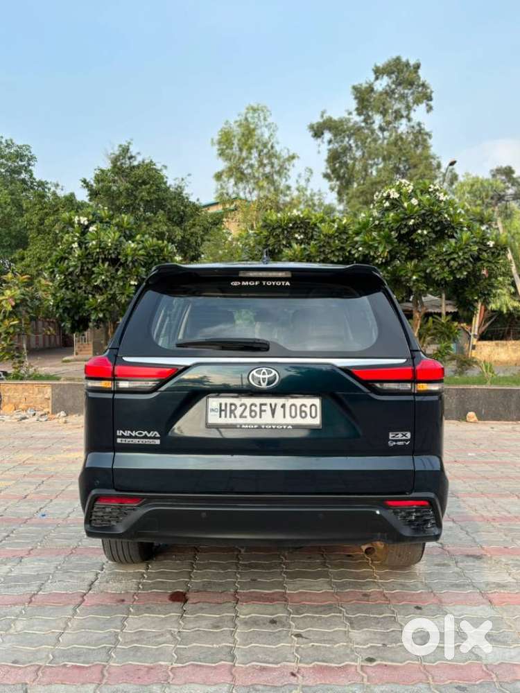 Toyota Innova Hycross 2.0 Zx (o) Hybrid 7 Str, 2025, Petrol