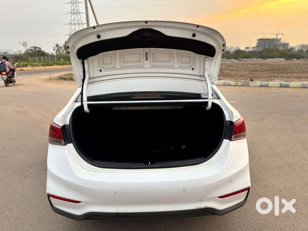 Hyundai Verna 1.6 Sx (o) Crdi At, 2018, Diesel