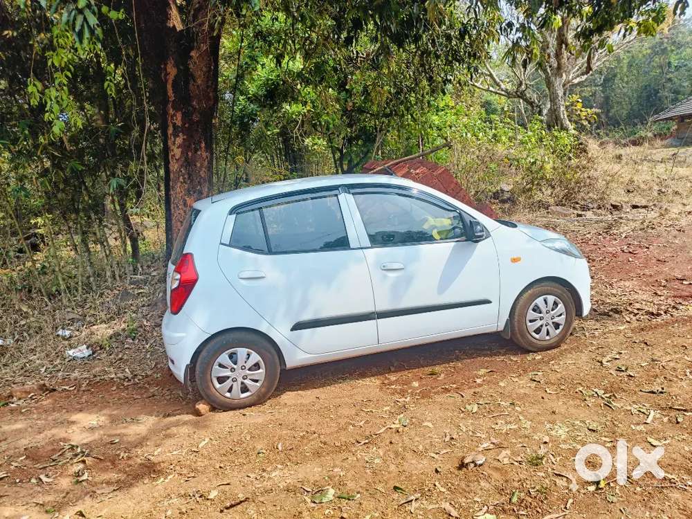 Hyundai I10 2013 Petrol Well Maintained New Seat Cover,new Head Light