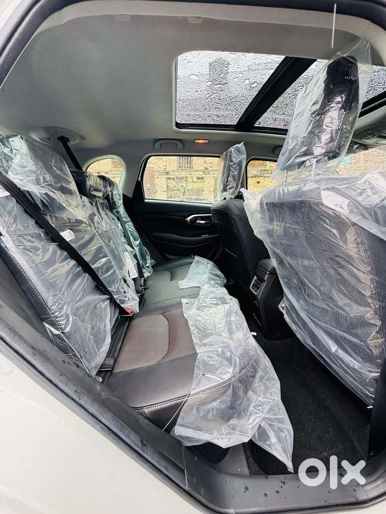 Maruti Suzuki Grand Vitara 1.5 Alpha Plus Intelligent Hybrid Ecvt, 2..