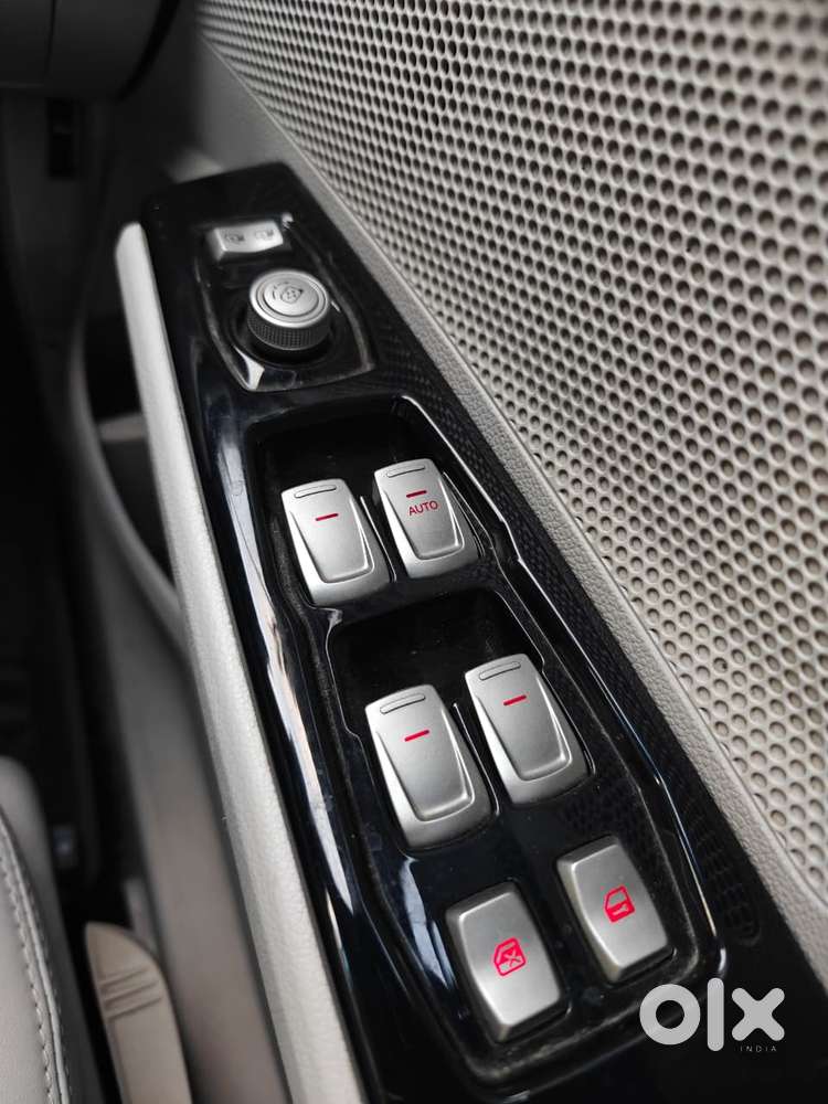 Mahindra Xuv300 W8 (o) 1.5 Diesel Amt, 2022, Diesel