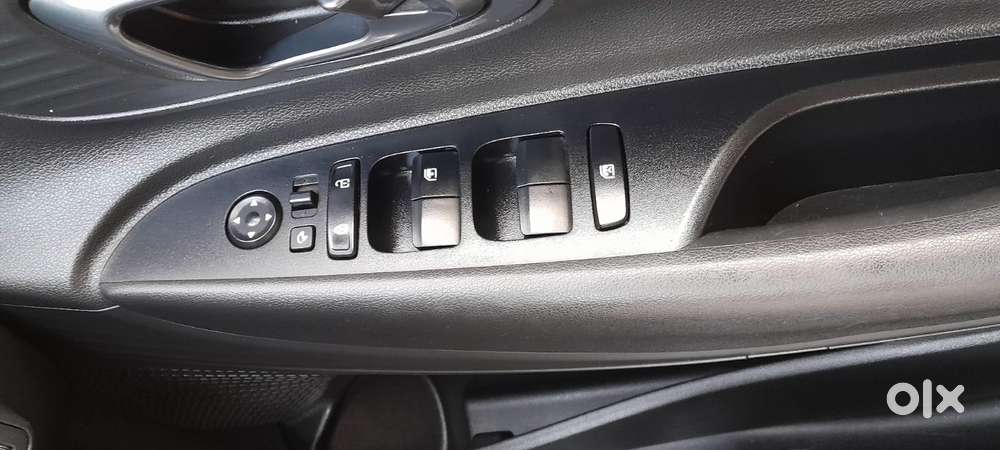 Hyundai I20 Sportz 1.2 Ivt, 2023, Petrol