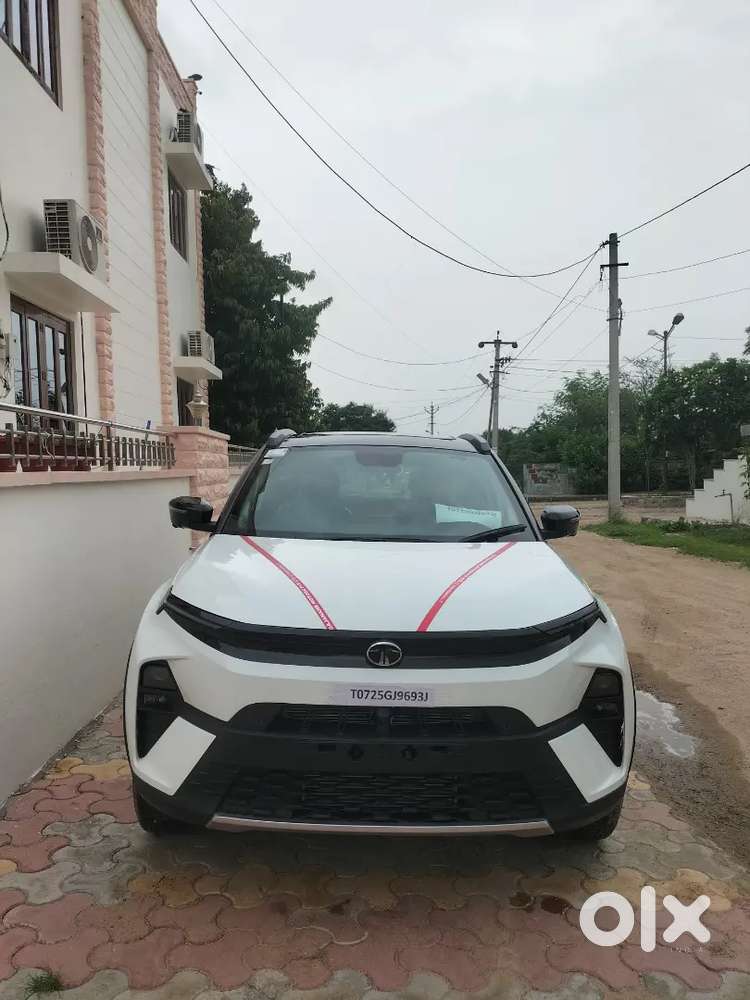 Tata Nexon Fearless Purple 2025