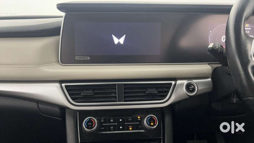 Mahindra Xuv700 2.0 Ax 7 Petrol At Luxury Pack Str, 2021, Petrol