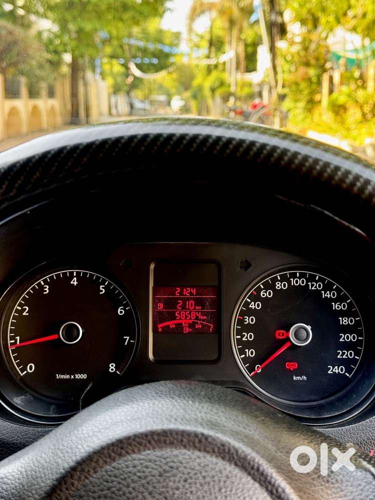Volkswagen Polo Petrol Highline 1.6l, 2012, Petrol