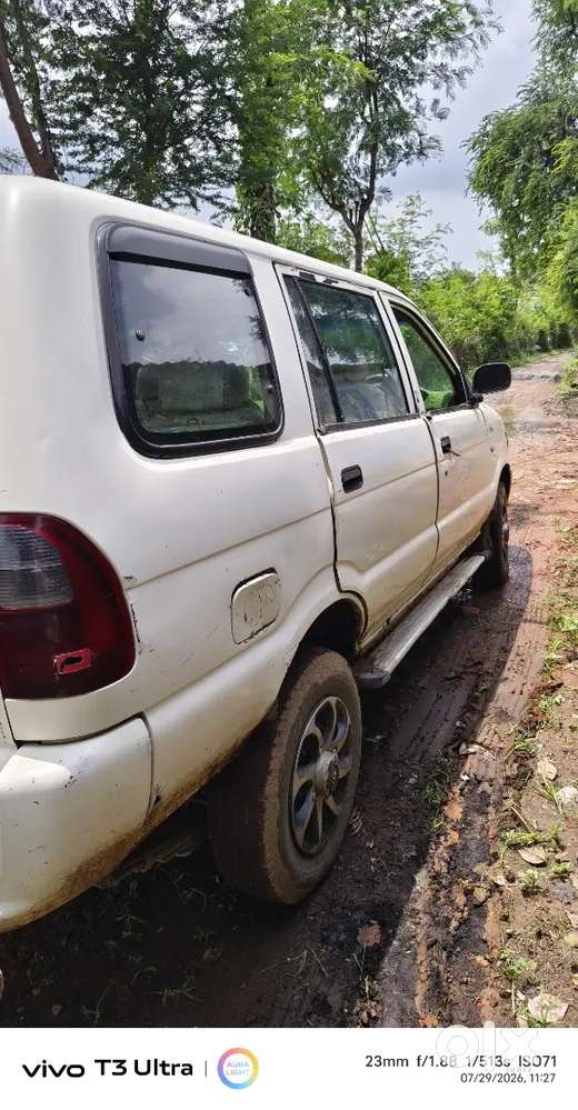 Chevrolet Tavera Neo 2012