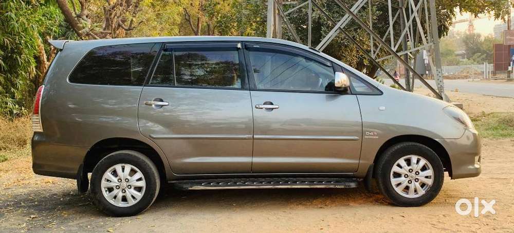 Toyota Innova 2.5 V Diesel 7-seater, 2011, Diesel