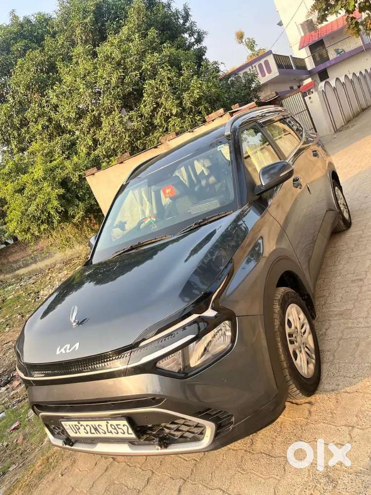 Kia Carens 2023 Petrol 31000 Km Driven