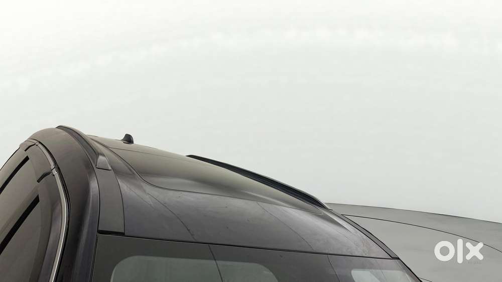 Mahindra Xuv700 2.0 Ax 3 Petrol At 5 Str, 2023, Diesel